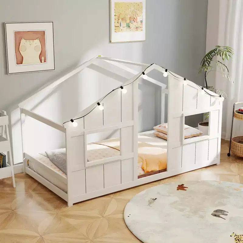 Costway Letto a terra per bambini a forma di casa, in legno massello, con luci LED, senza doghe, Grigio/Naturale/Bianco