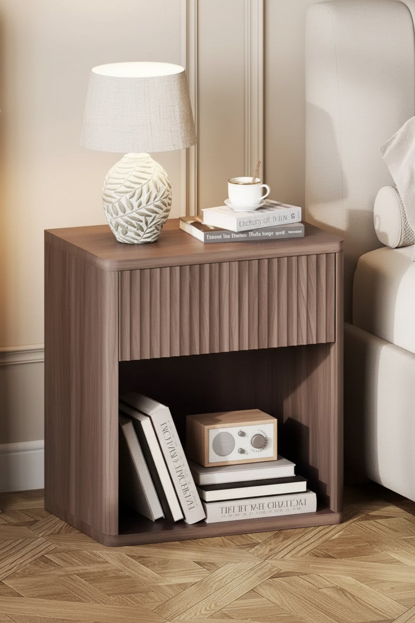 Comodino scanalato, set da 2, con cassetto e ripiano aperto